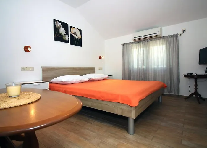 And By The Sea Tisno, Murter - 5106 게스트하우스 티스노